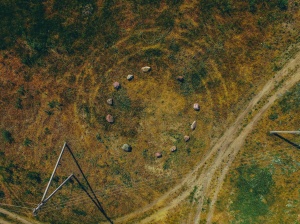 Установка кромлеха продолжается.