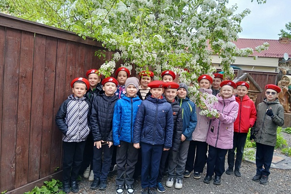 Выставка этюдов "За край родной, страну отцов...!"