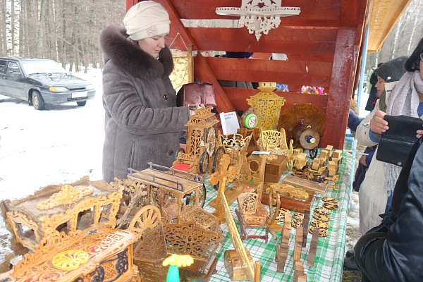 ПОД ПЕСНЮ МАРТОВСКОЙ КАПЕЛИ