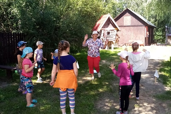 ТЮКОВСКИЕ КАНИКУЛЫ